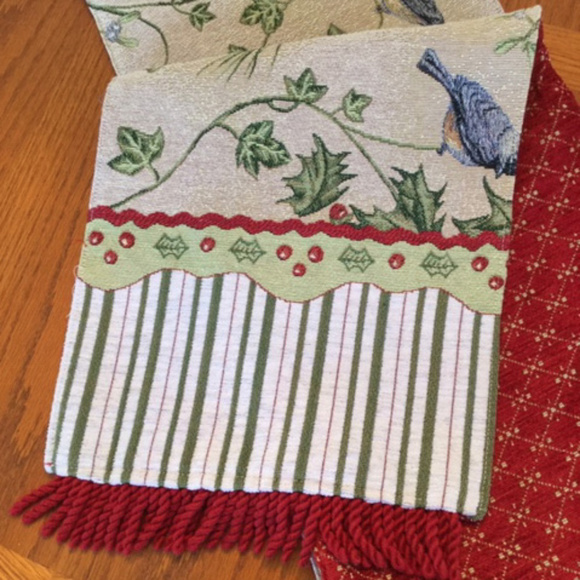 Cardinal/Bluebird Holiday Table Runner - Picture 2 of 6